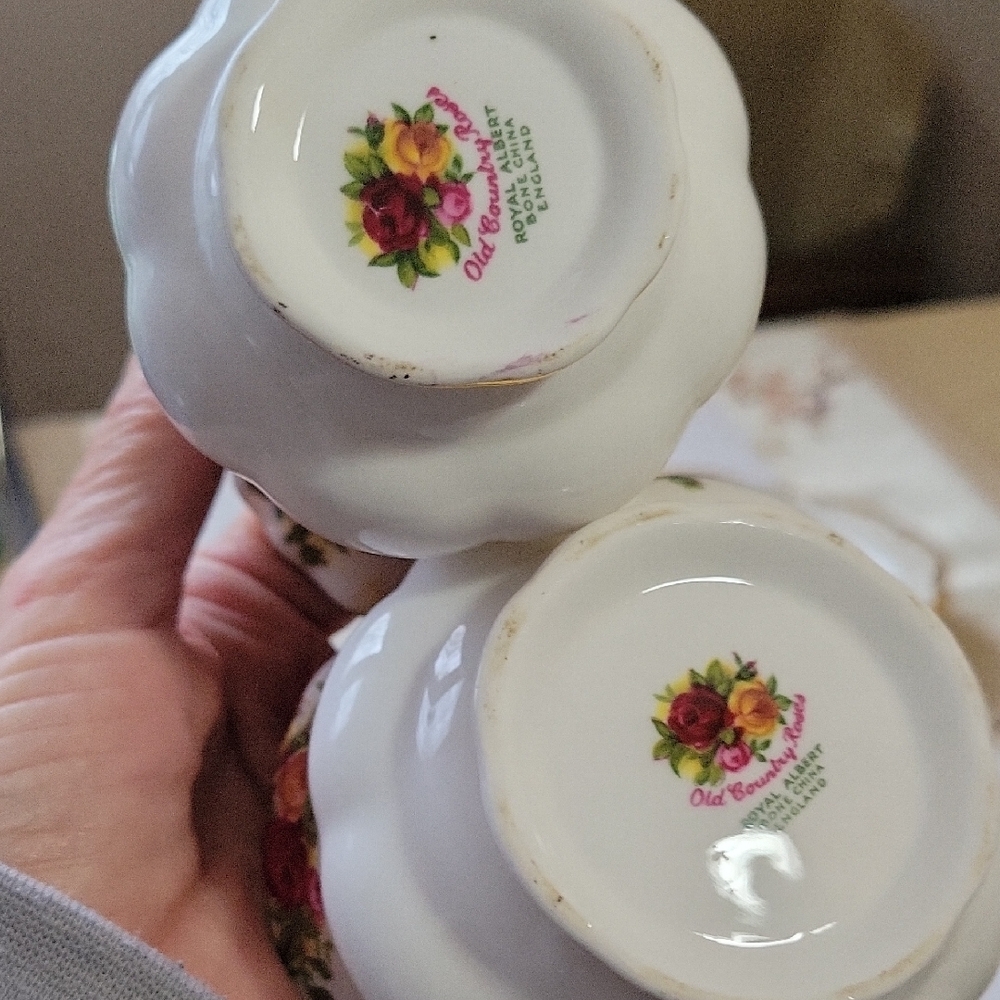 1962 Royal Albert~ Old Countrt Roses~ Cream & Sugar Set - Picture 3 of 4